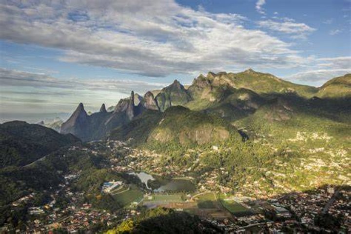 Plataforma de anúncios de acompanhantes no Brasil