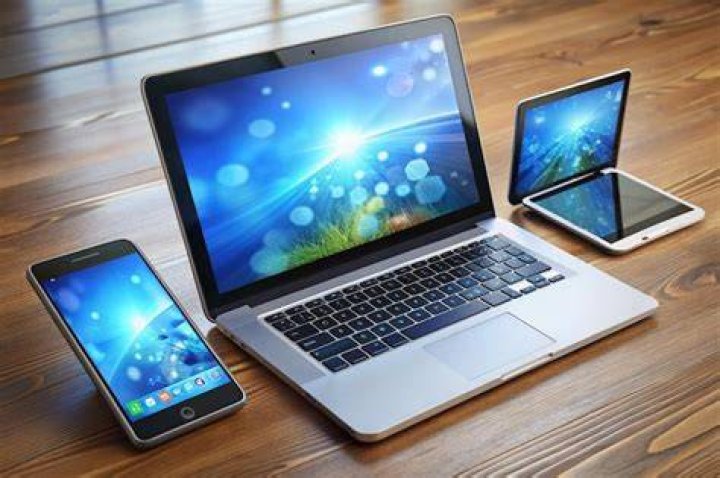 Multi-device video streaming across smartphone tablet and desktop